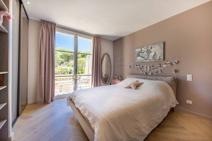 Image No.27-5 Bed House for sale