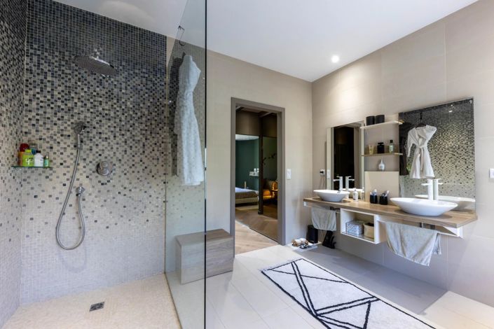 Image No.30-5 Bed House for sale