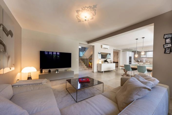 Image No.9-5 Bed House for sale