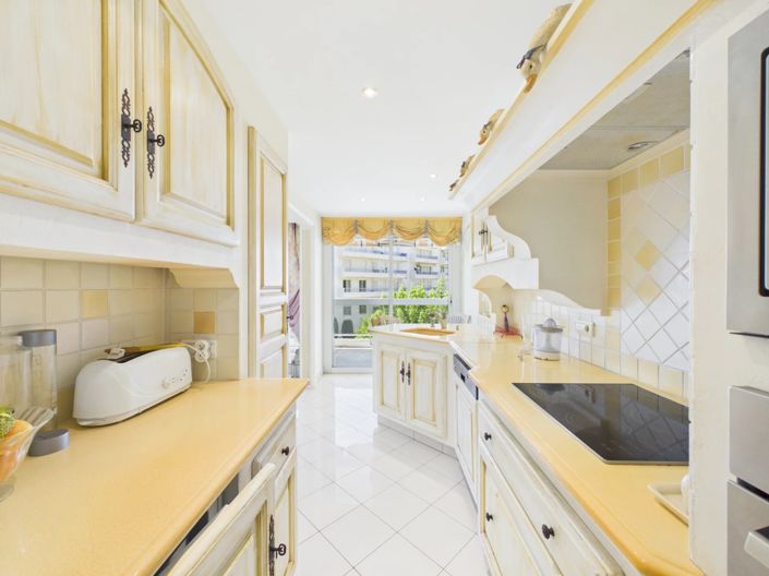 Image No.8-3 Bed Apartment for sale