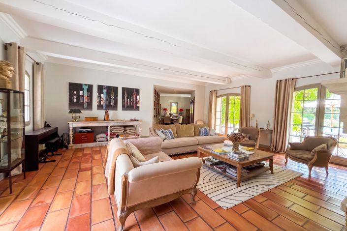 Image No.4-6 Bed House for sale