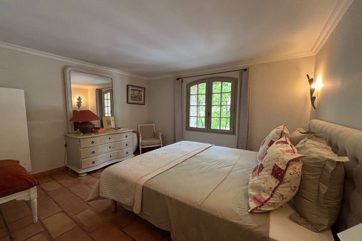 Image No.6-6 Bed House for sale