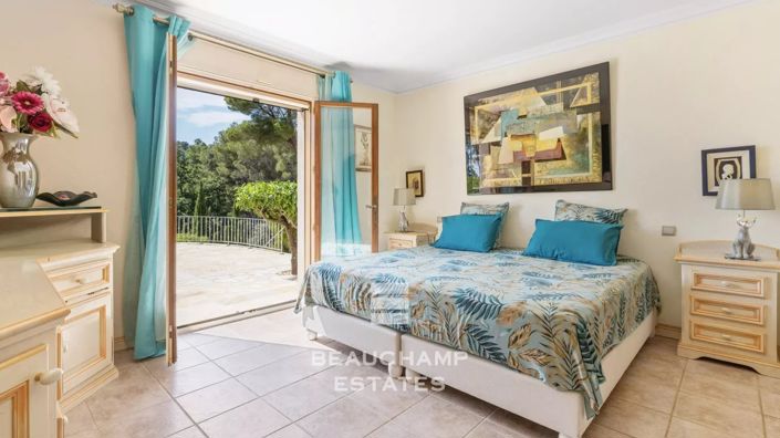 Image No.6-4 Bed House for sale
