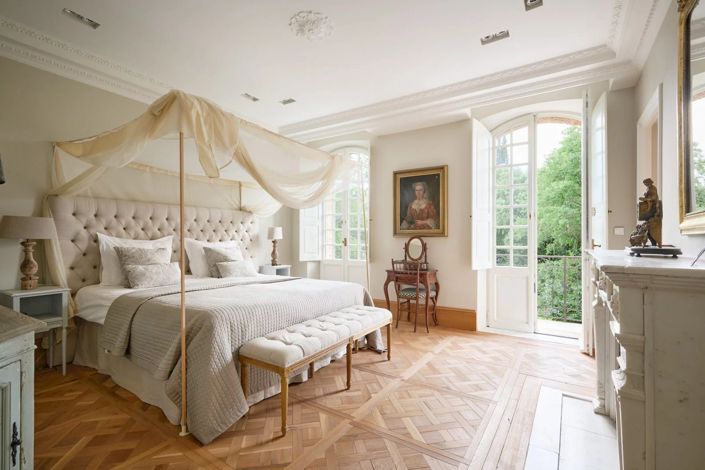 Image No.8-15 Bed Property for sale