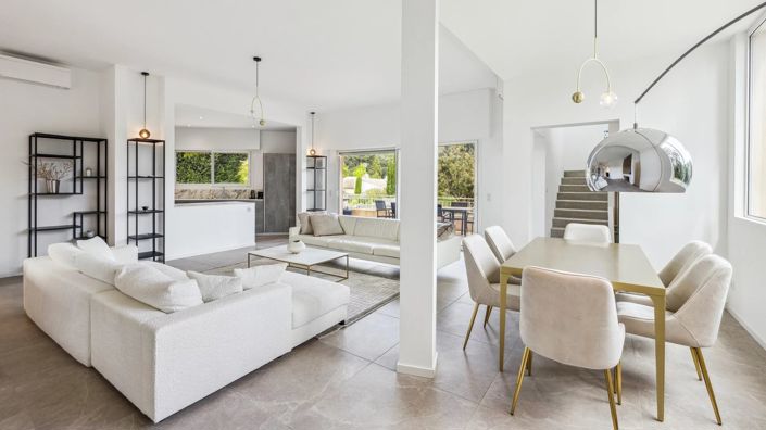 Image No.5-8 Bed House for sale