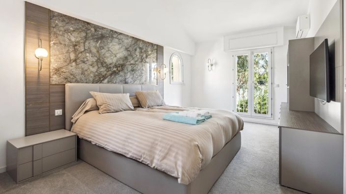Image No.9-8 Bed House for sale