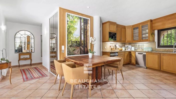 Image No.6-5 Bed House for sale