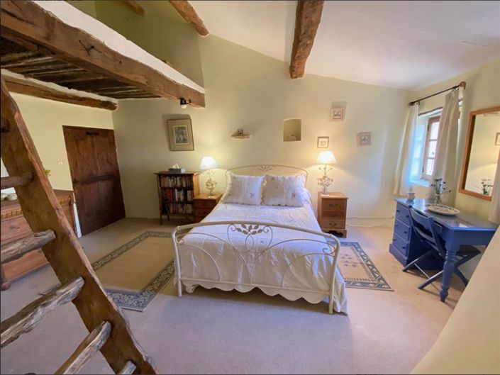 Image No.9-7 Bed House for sale
