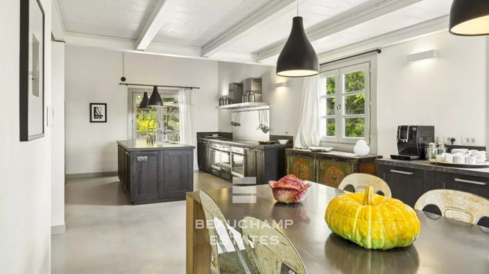 Image No.3-5 Bed House for sale