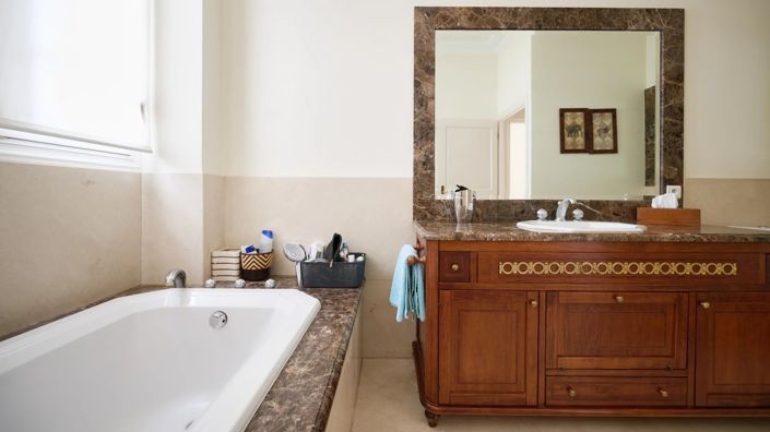 Image No.30-7 Bed House for sale