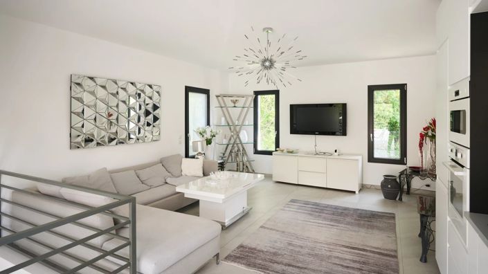 Image No.42-7 Bed House for sale