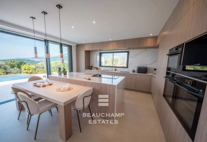 Image No.8-5 Bed House for sale