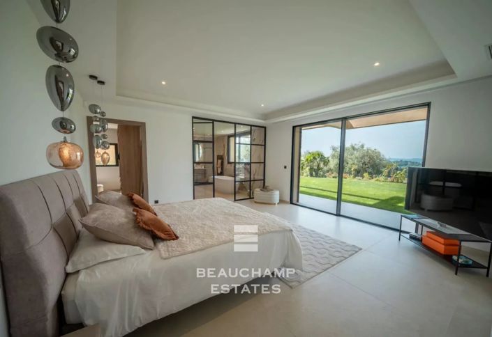 Image No.9-5 Bed House for sale