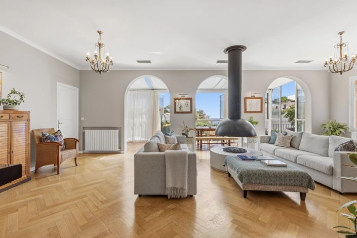Image No.5-5 Bed House for sale