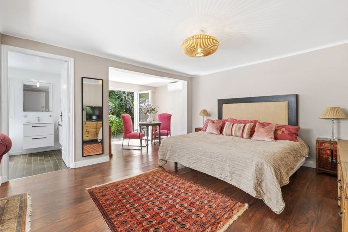 Image No.8-5 Bed House for sale
