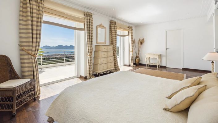 Image No.7-6 Bed House for sale