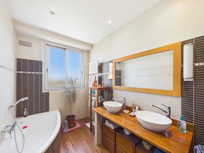 Image No.13-2 Bed Apartment for sale