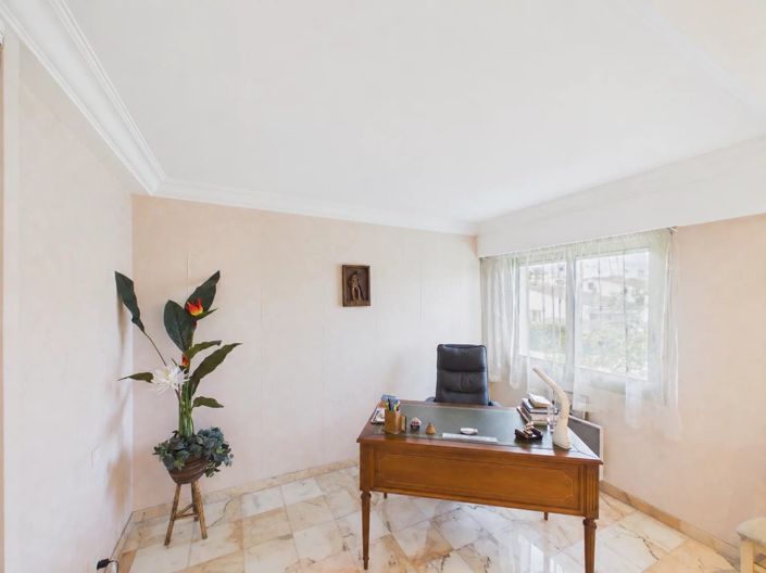 Image No.17-3 Bed Apartment for sale