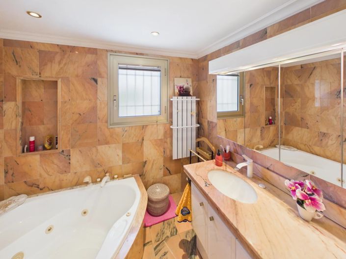 Image No.20-3 Bed Apartment for sale