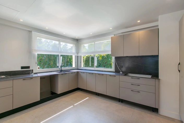 Image No.5-6 Bed House for sale