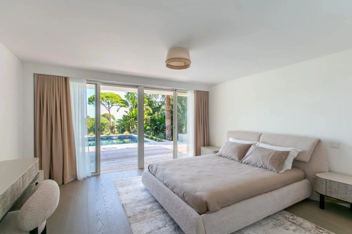 Image No.6-6 Bed House for sale