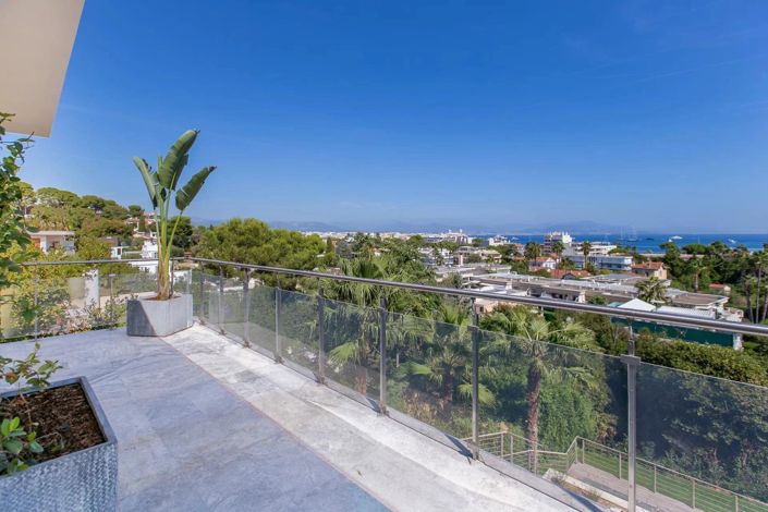 Image No.8-6 Bed House for sale