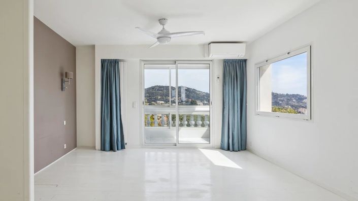 Image No.6-5 Bed House for sale