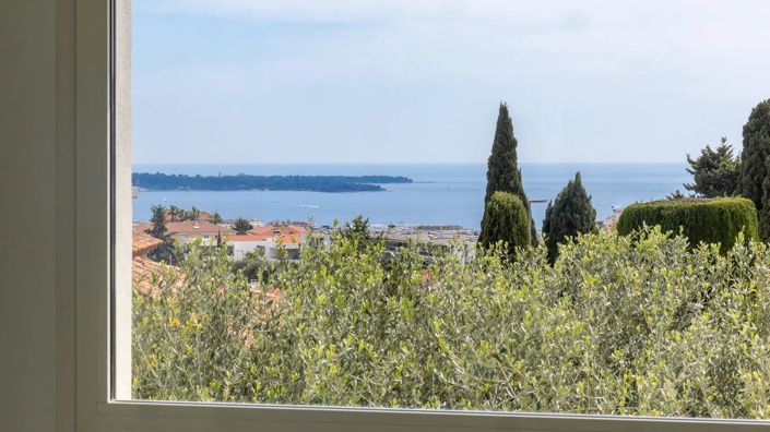 Image No.8-5 Bed House for sale