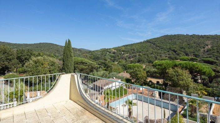 Image No.8-10 Bed House for sale