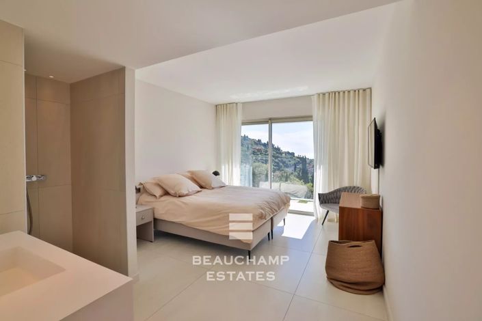 Image No.6-5 Bed House for sale