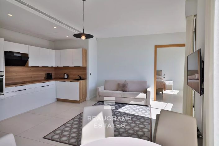 Image No.8-5 Bed House for sale