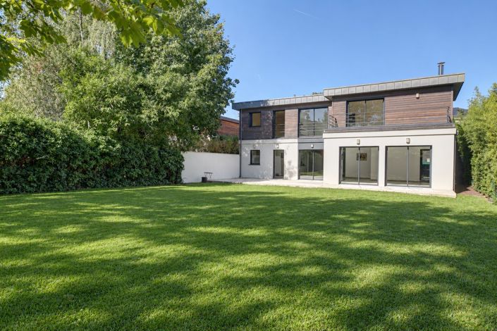 Image No.2-6 Bed House for sale