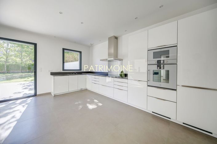 Image No.7-6 Bed House for sale