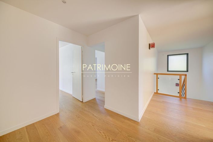 Image No.8-6 Bed House for sale