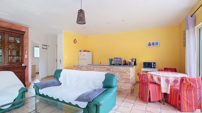 Image No.18-6 Bed House for sale
