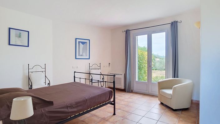 Image No.19-6 Bed House for sale