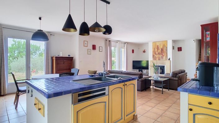 Image No.8-6 Bed House for sale