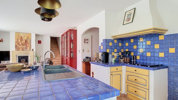 Image No.9-6 Bed House for sale