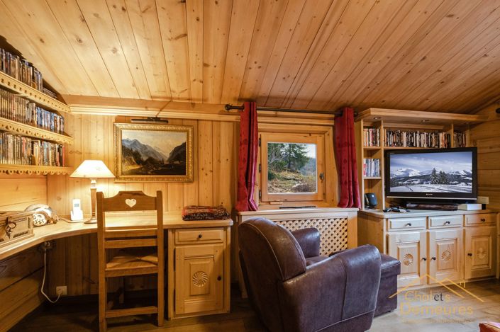 Image No.2-5 Bed House for sale