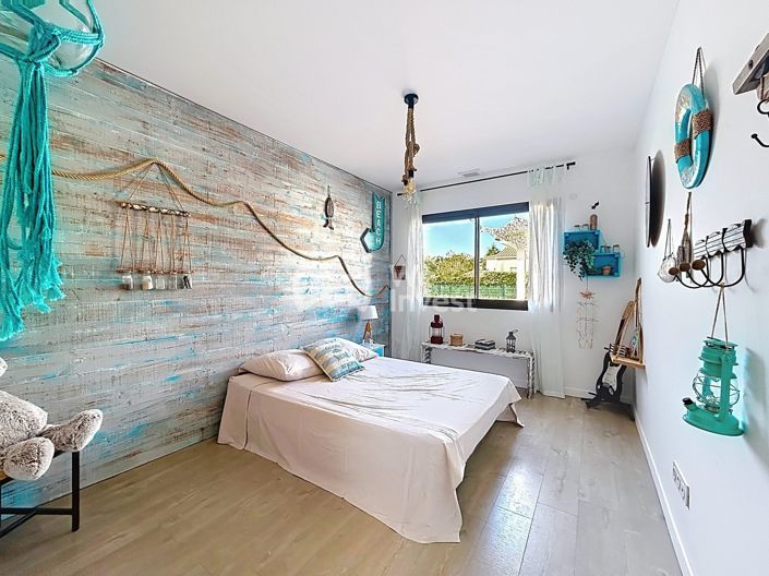 Image No.12-4 Bed House for sale