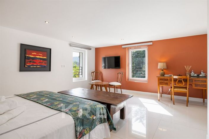 Image No.8-15 Bed House for sale