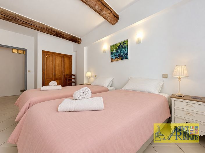Image No.10-3 Bed House for sale