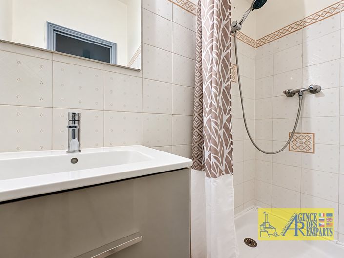 Image No.16-3 Bed House for sale