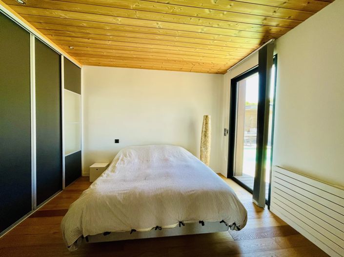 Image No.17-3 Bed House for sale