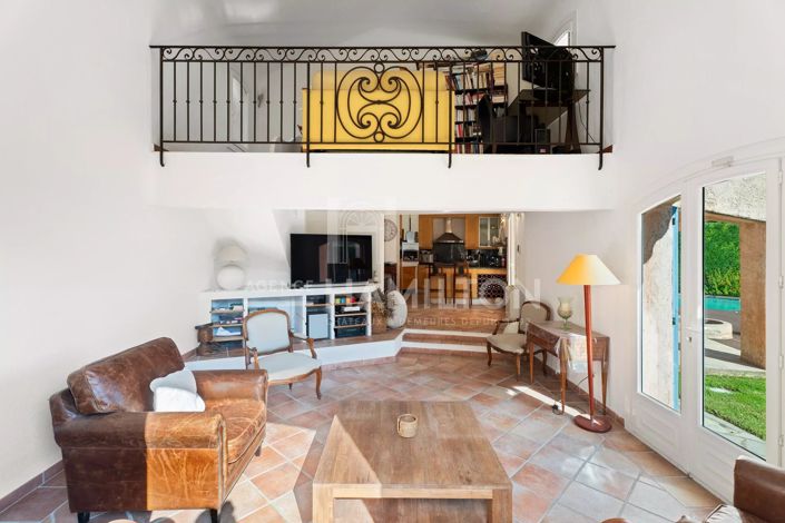 Image No.3-6 Bed House for sale