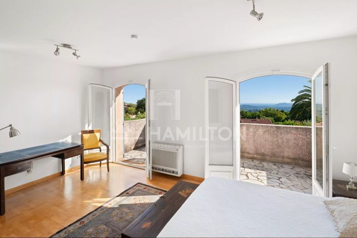 Image No.6-6 Bed House for sale