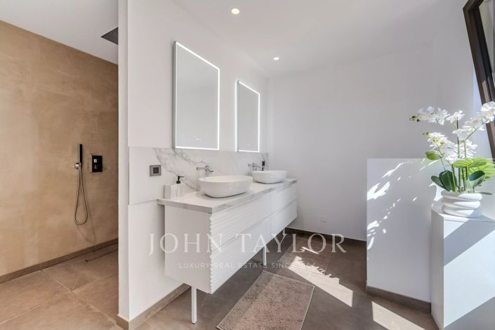 Image No.11-6 Bed House for sale