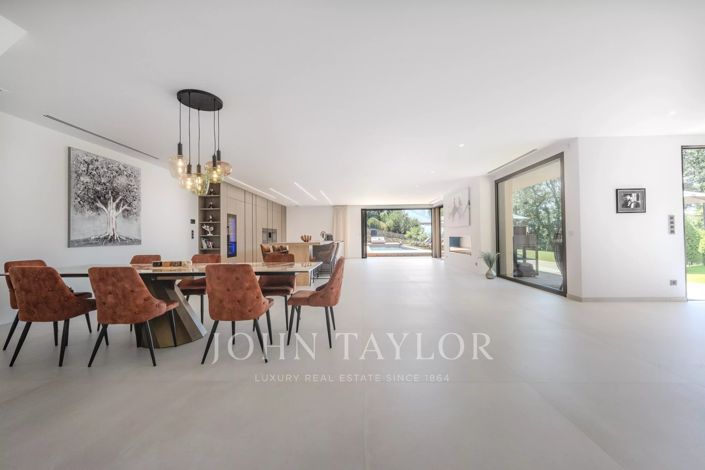 Image No.7-6 Bed House for sale