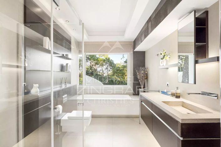 Image No.17-5 Bed House for sale