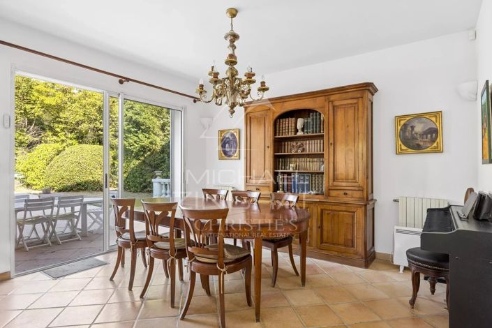 Image No.10-5 Bed House for sale